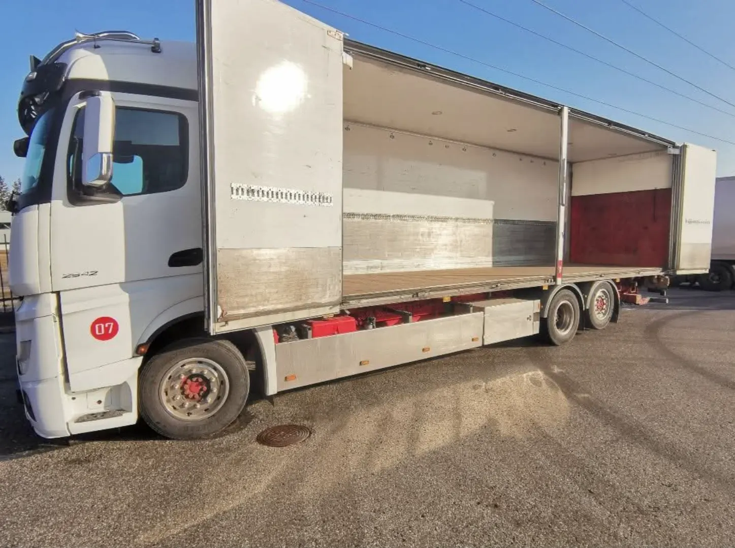 Kato Transport külgavatav veok